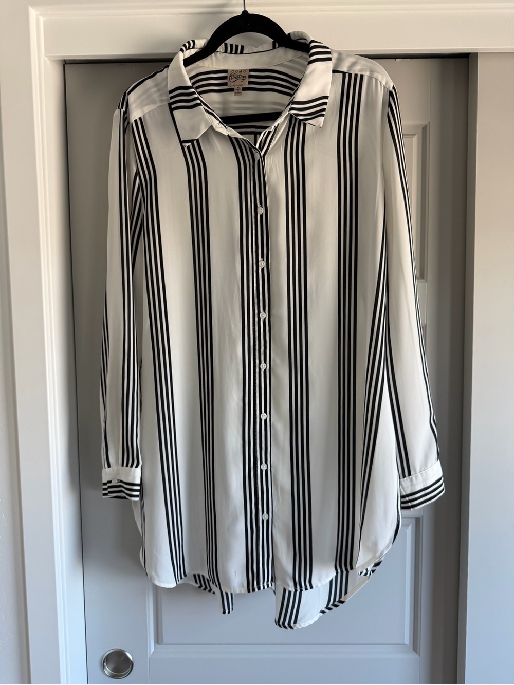 Como Vintage Black and White Blouse